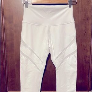 Lululemon high waisted mesh detail crop leggings